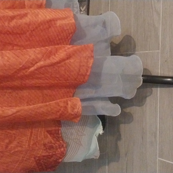 Embroidered wrap skirt - Picture 5 of 8